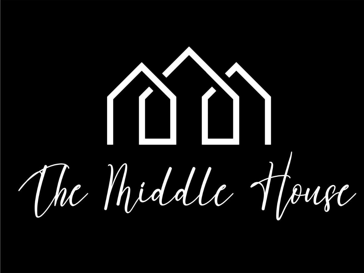 The Middle House Lejlighed Satu Mare Eksteriør billede